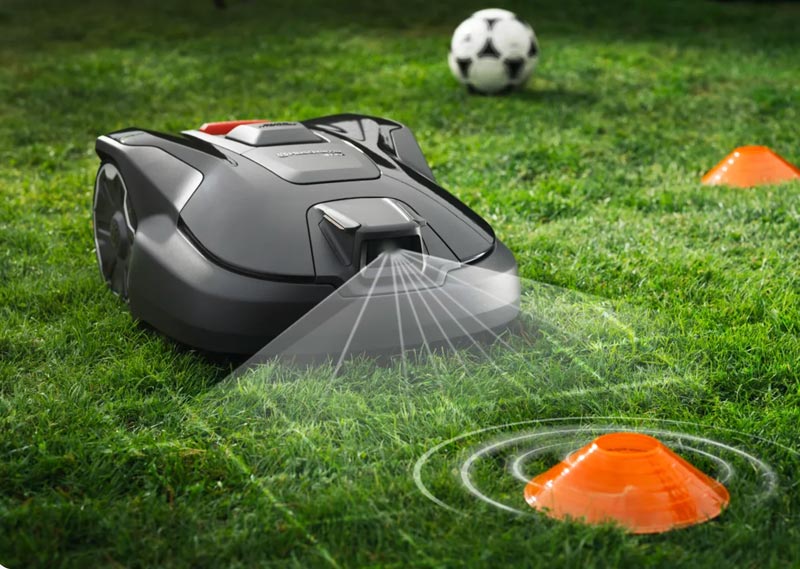 Robot tondeuse sur gazon